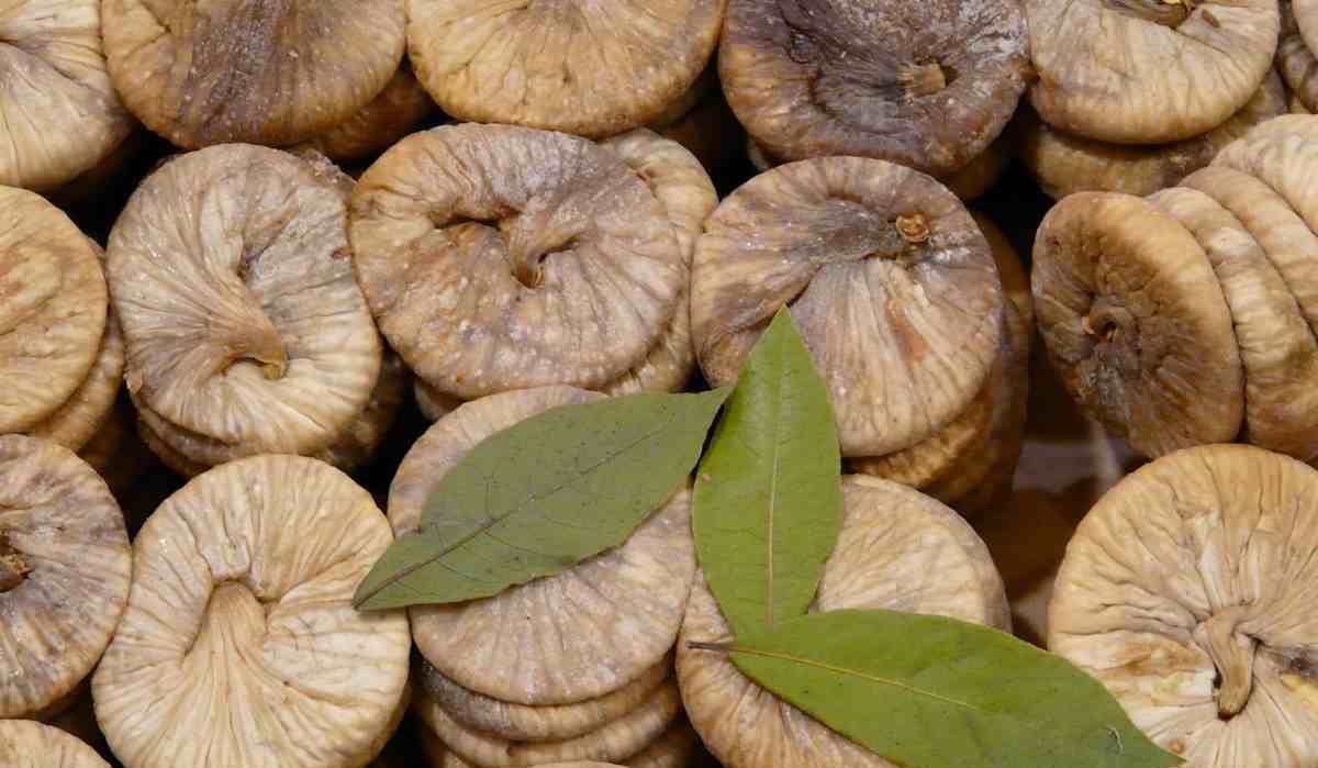  dried figs digestion What is hidden by little seed? 