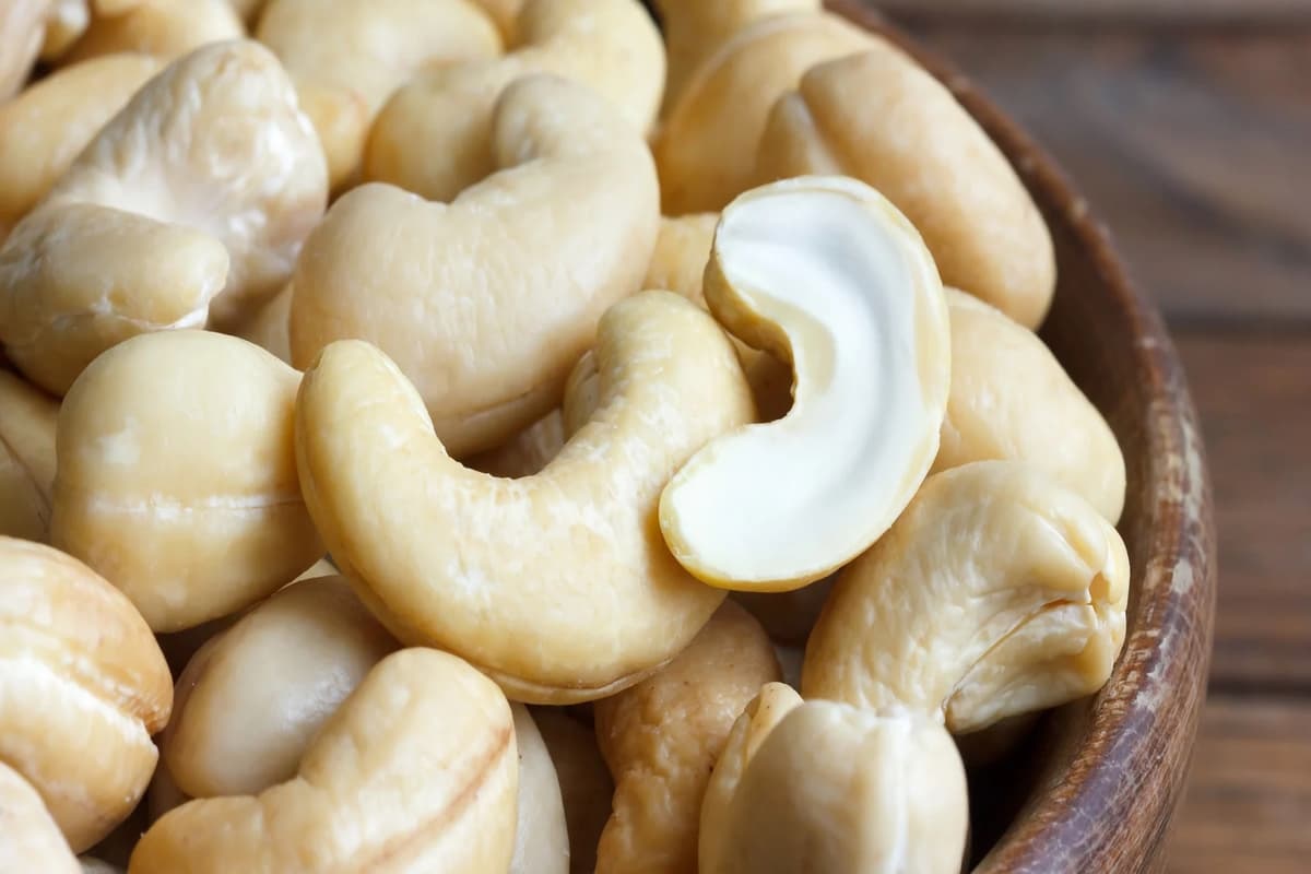 unshelled cashew